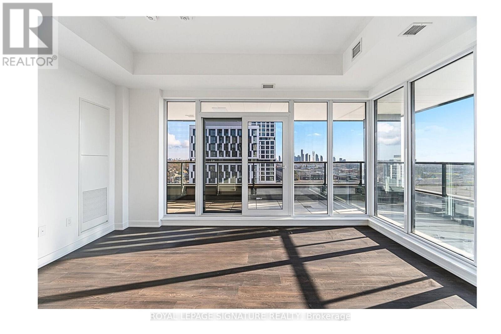 602 - 1037 The Queensway, Toronto, Ontario  M8Z 0H5 - Photo 2 - W12569298