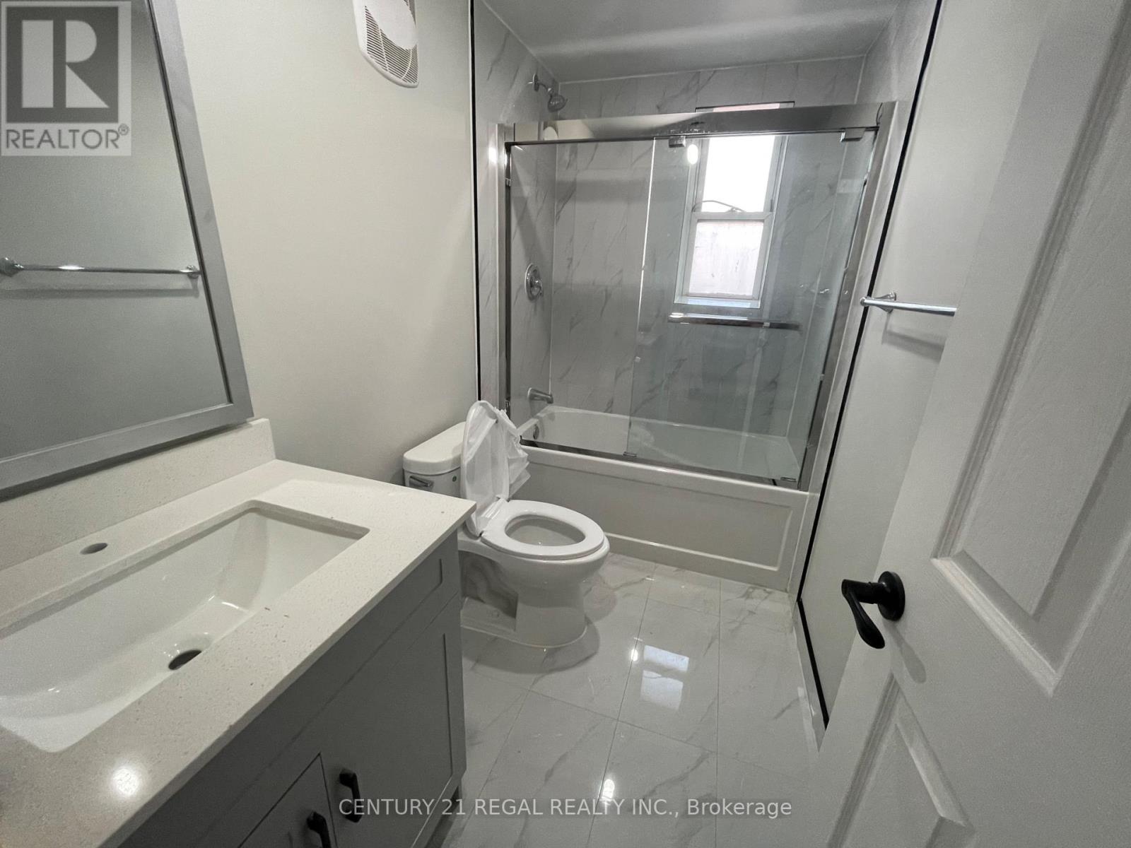 215 B Queen Street, Mississauga, Ontario  L5M 1L6 - Photo 3 - W12569312
