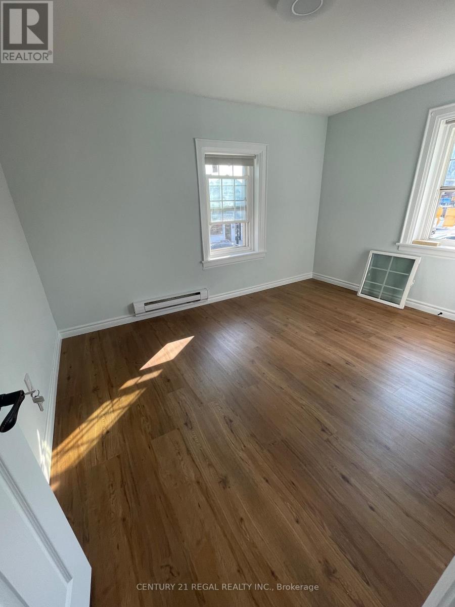 215 B Queen Street, Mississauga, Ontario  L5M 1L6 - Photo 5 - W12569312