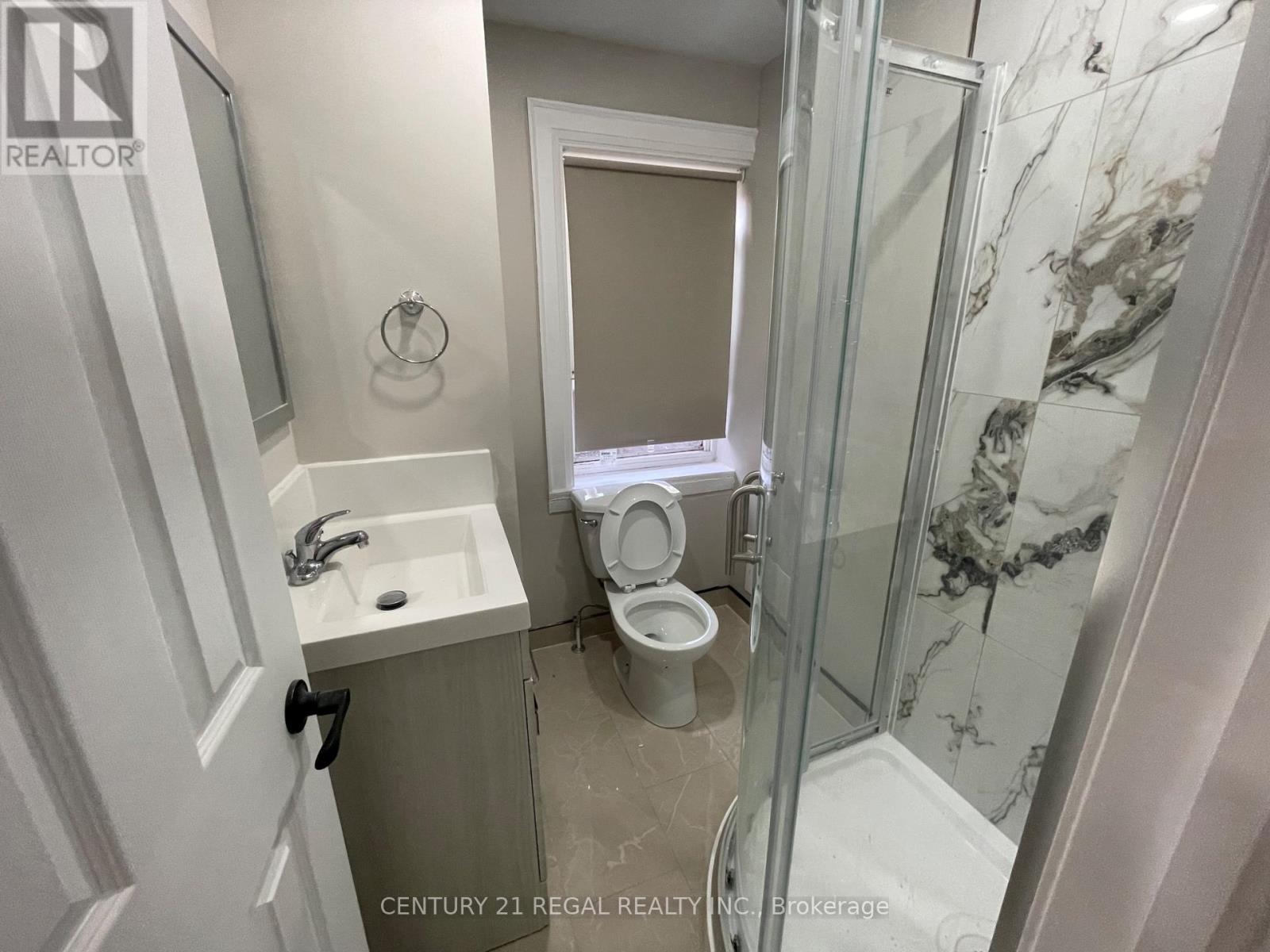 215 B Queen Street, Mississauga, Ontario  L5M 1L6 - Photo 7 - W12569312