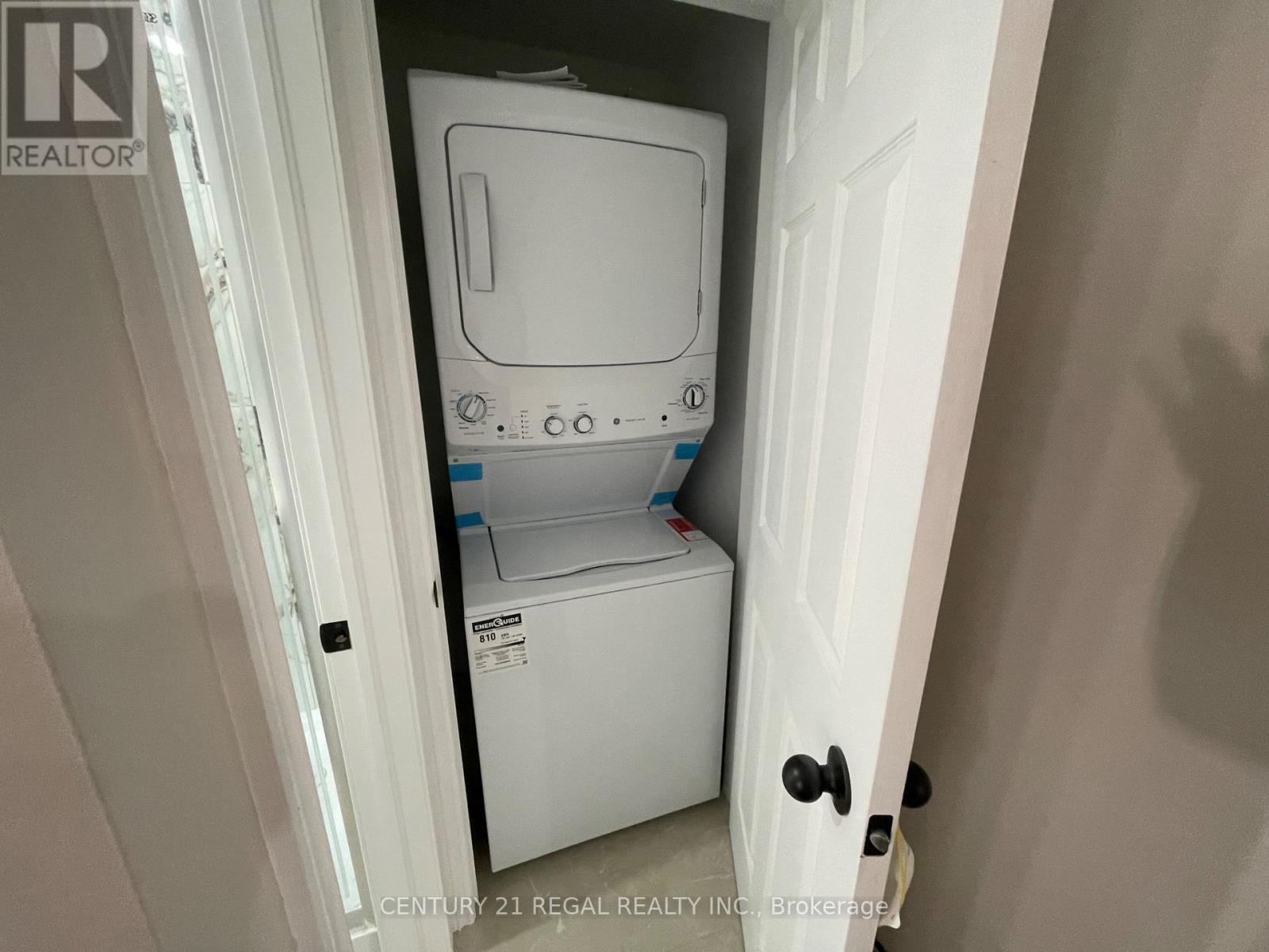 215 B Queen Street, Mississauga, Ontario  L5M 1L6 - Photo 8 - W12569312