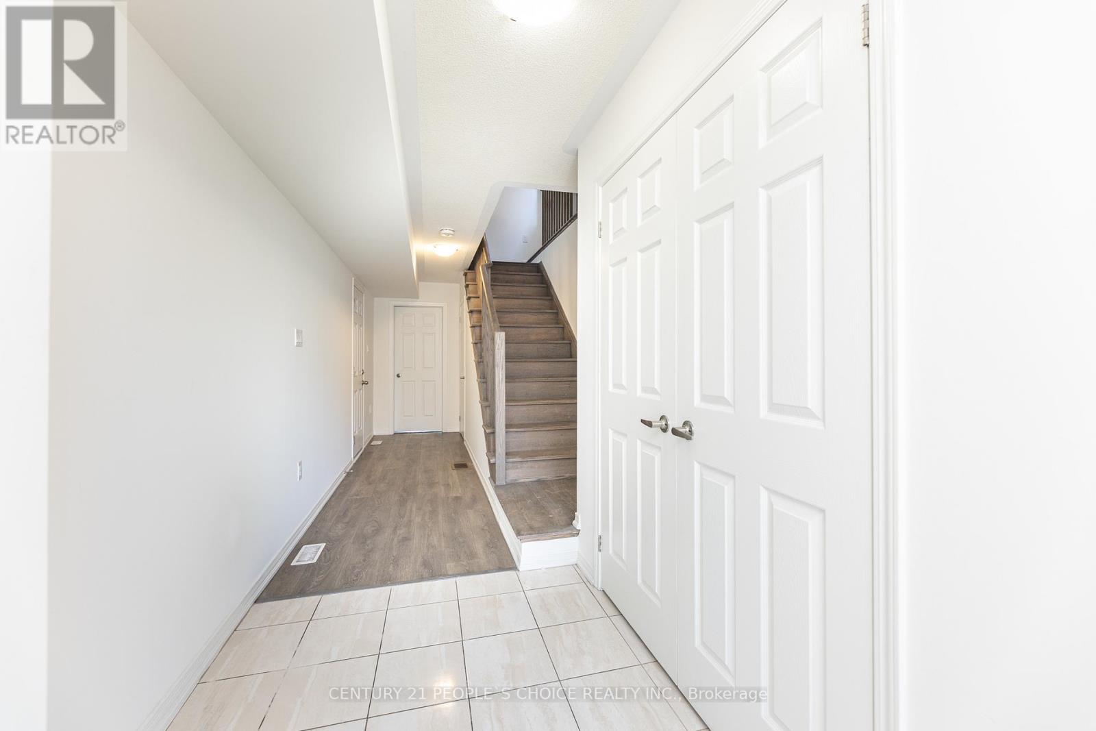 49 Woodstream Drive, Toronto, Ontario  M9W 6T4 - Photo 4 - W12569328