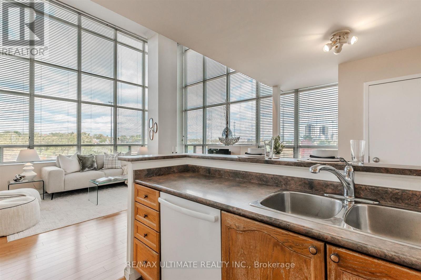 301 - 300 Manitoba Street, Toronto, Ontario M8Y 4G6 - Photo 6 - W12569346