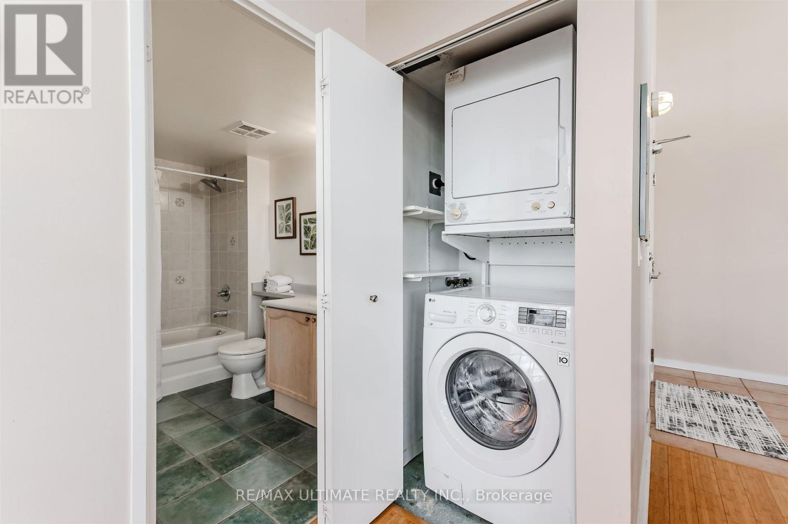 301 - 300 Manitoba Street, Toronto, Ontario M8Y 4G6 - Photo 7 - W12569346