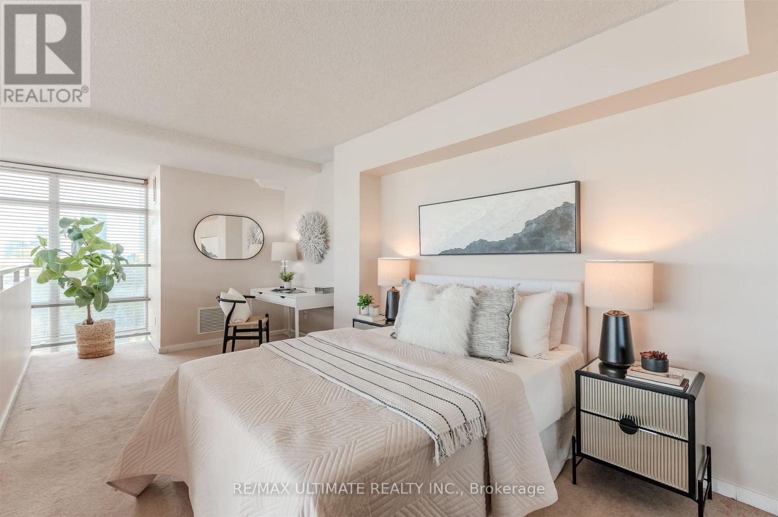 301 - 300 Manitoba Street, Toronto, Ontario M8Y 4G6 - Photo 9 - W12569346