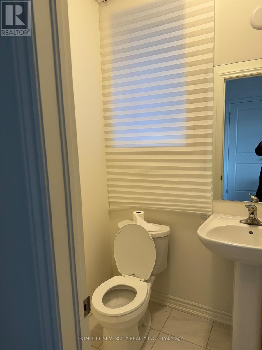 1235 Rexton Drive, Oshawa, Ontario  L1H 8L7 - Photo 4 - E12387006