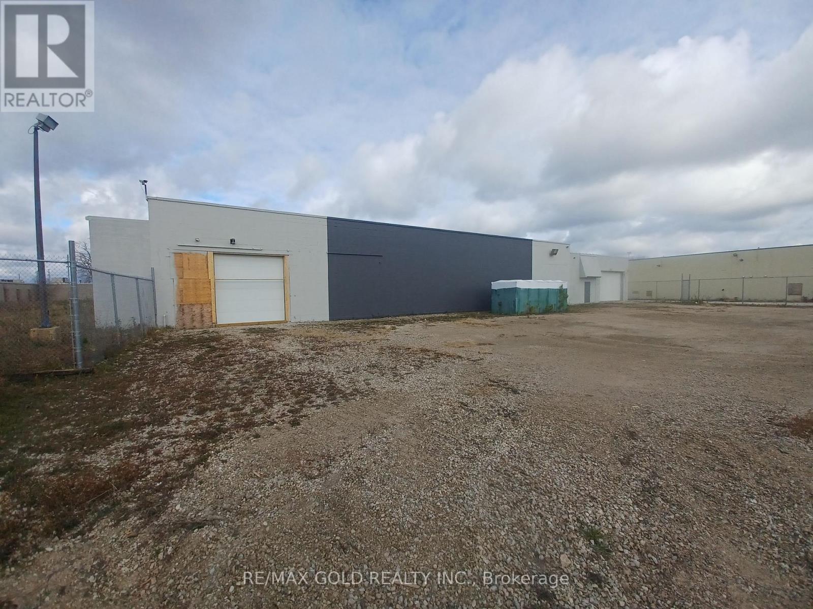 675 Tecumseh Road W, Windsor, Ontario  N8Z 1H4 - Photo 3 - X12569318