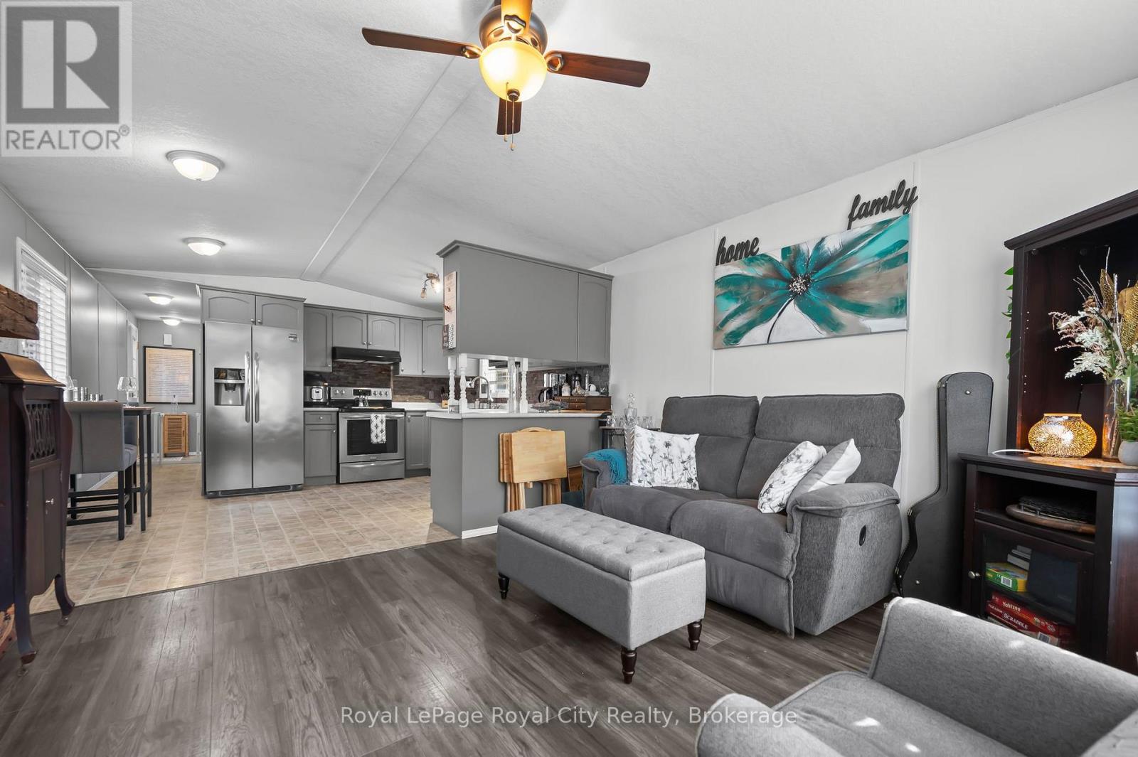 6 Water (Pvt) Street, Puslinch, Ontario N1H 6H9 - Photo 10 - X12422338