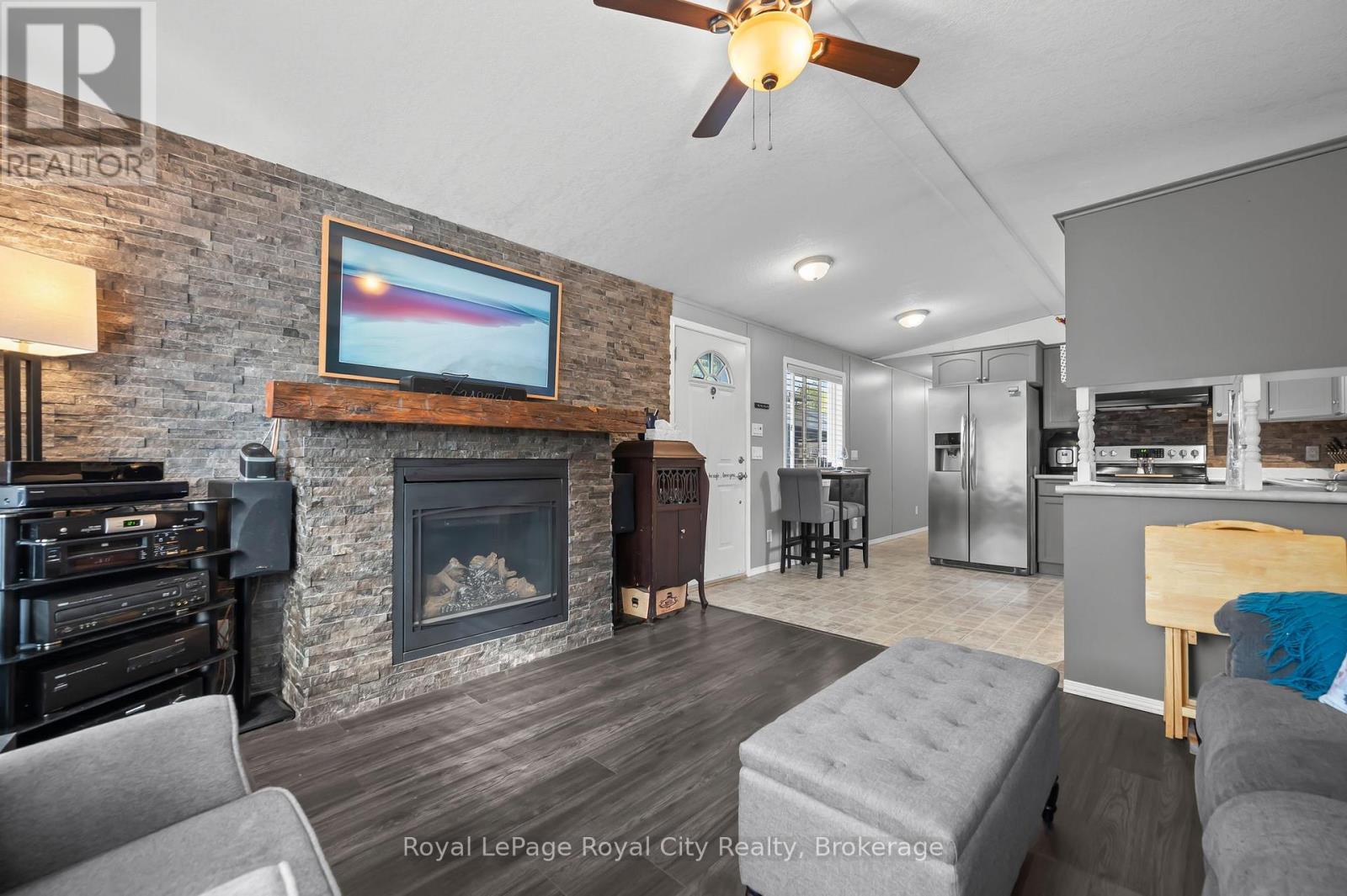 6 Water (Pvt) Street, Puslinch, Ontario N1H 6H9 - Photo 11 - X12422338