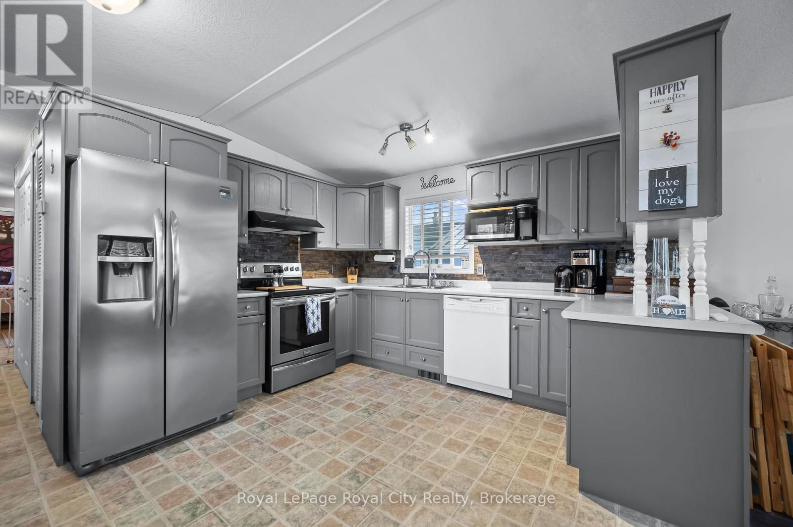 6 Water (Pvt) Street, Puslinch, Ontario N1H 6H9 - Photo 3 - X12422338