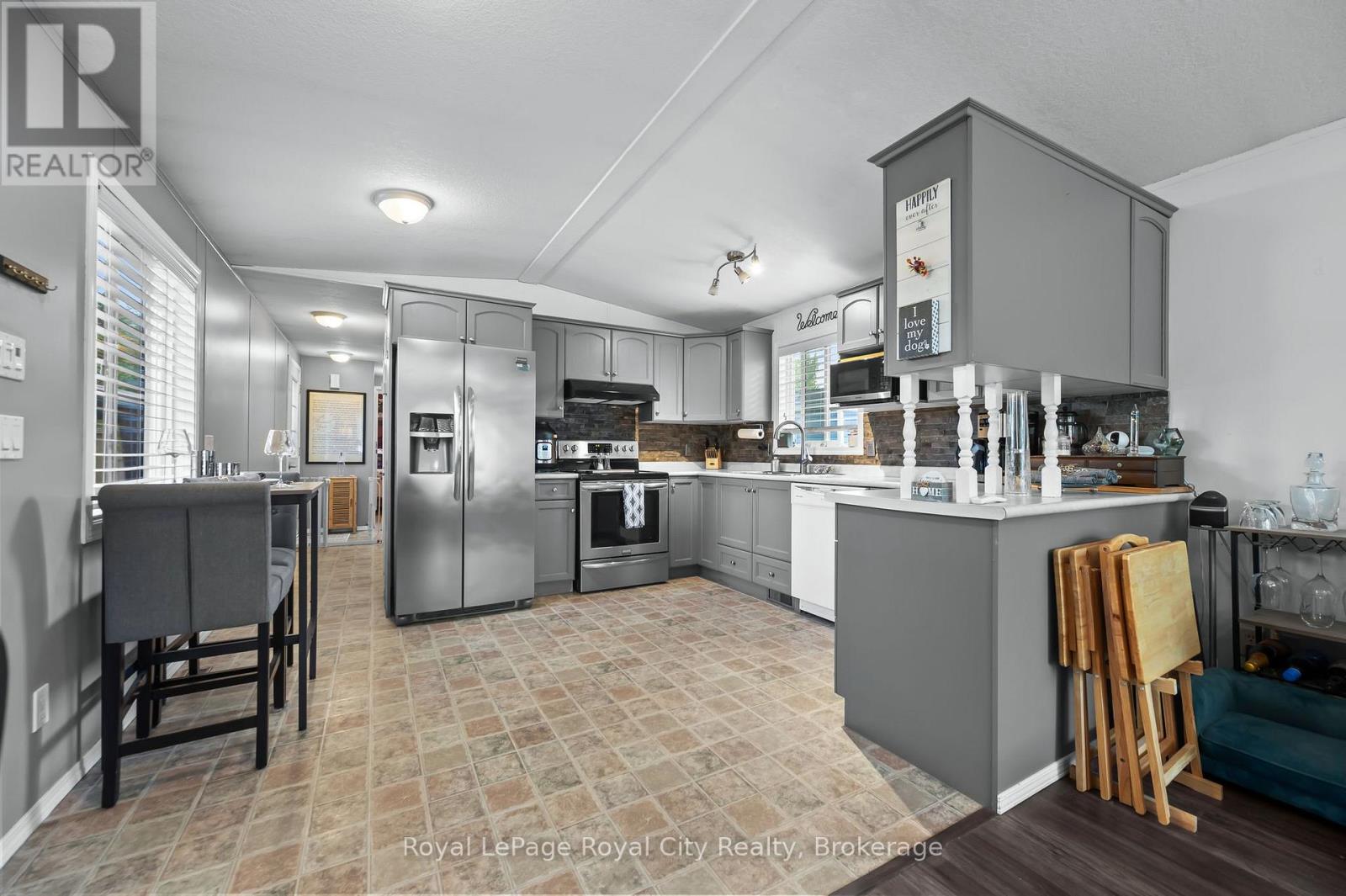 6 Water (Pvt) Street, Puslinch, Ontario N1H 6H9 - Photo 2 - X12422338