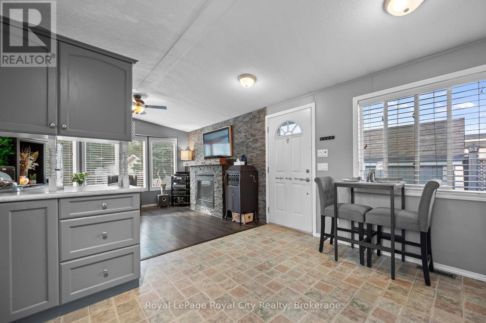 6 Water (Pvt) Street, Puslinch, Ontario N1H 6H9 - Photo 6 - X12422338