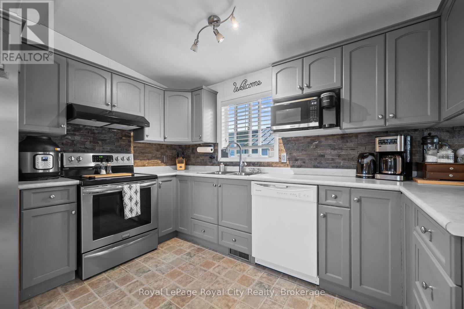 6 Water (Pvt) Street, Puslinch, Ontario N1H 6H9 - Photo 4 - X12422338