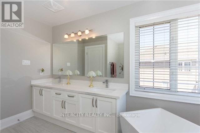 43 Crew Crescent, Vaughan, Ontario  L6A 3E9 - Photo 10 - N12569366