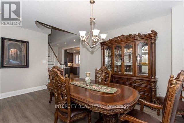 43 Crew Crescent, Vaughan, Ontario  L6A 3E9 - Photo 3 - N12569366