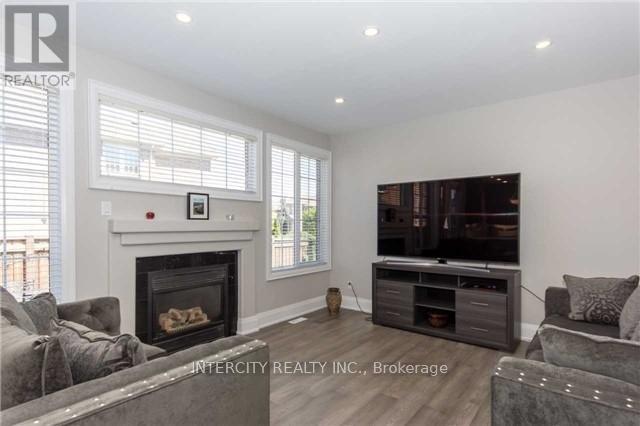 43 Crew Crescent, Vaughan, Ontario  L6A 3E9 - Photo 4 - N12569366