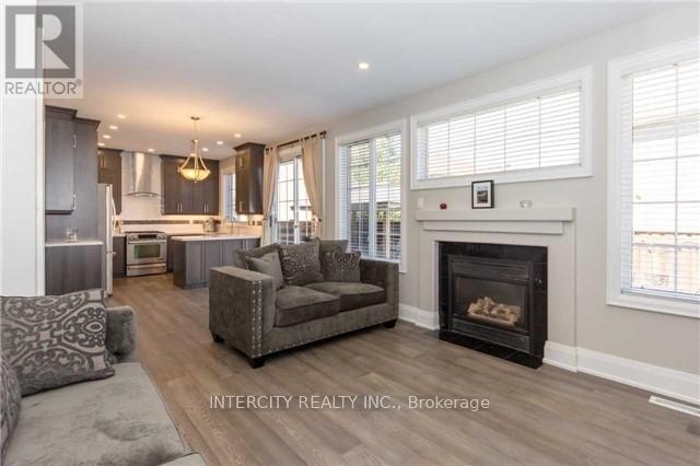 43 Crew Crescent, Vaughan, Ontario  L6A 3E9 - Photo 5 - N12569366