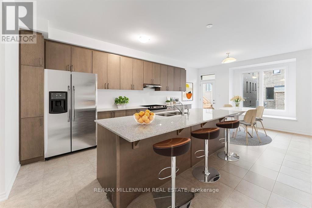 17 Asterwoods Drive, Caledon, Ontario  L7C 4N8 - Photo 2 - W12569386