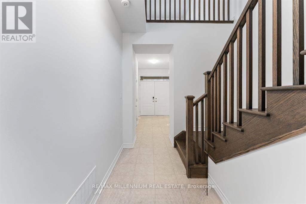 17 Asterwoods Drive, Caledon, Ontario  L7C 4N8 - Photo 7 - W12569386