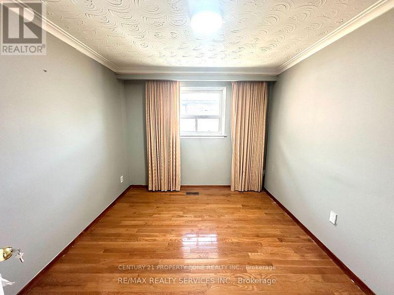 Upper - 7600 Middleshire Drive, Mississauga, Ontario  L4T 3S2 - Photo 7 - W12382115