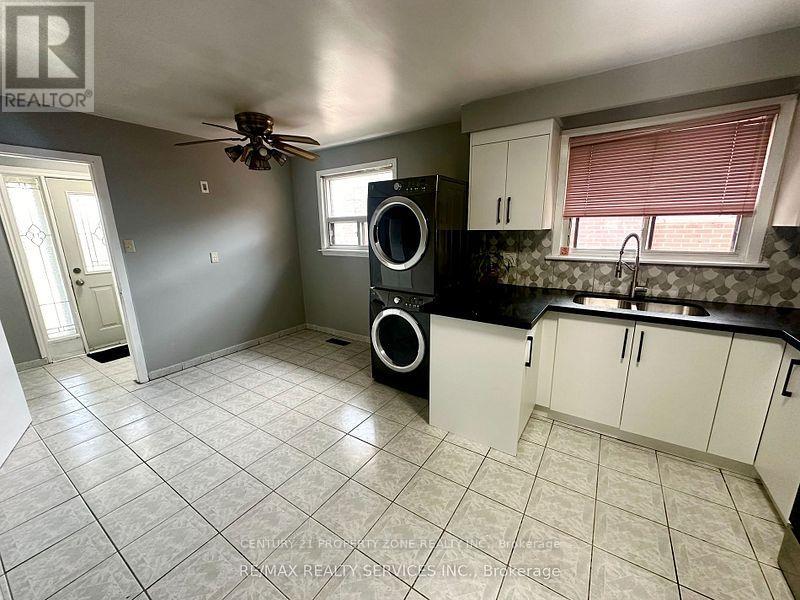 Upper - 7600 Middleshire Drive, Mississauga, Ontario  L4T 3S2 - Photo 5 - W12382115