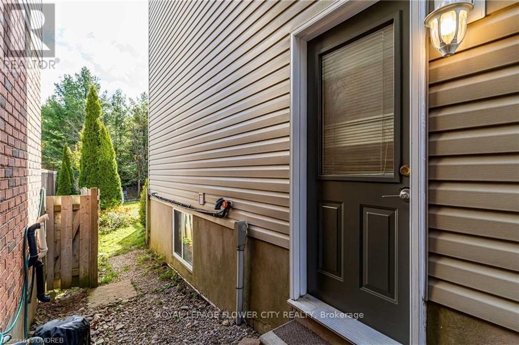 58 CARRINGTON PLACE, Guelph, Ontario