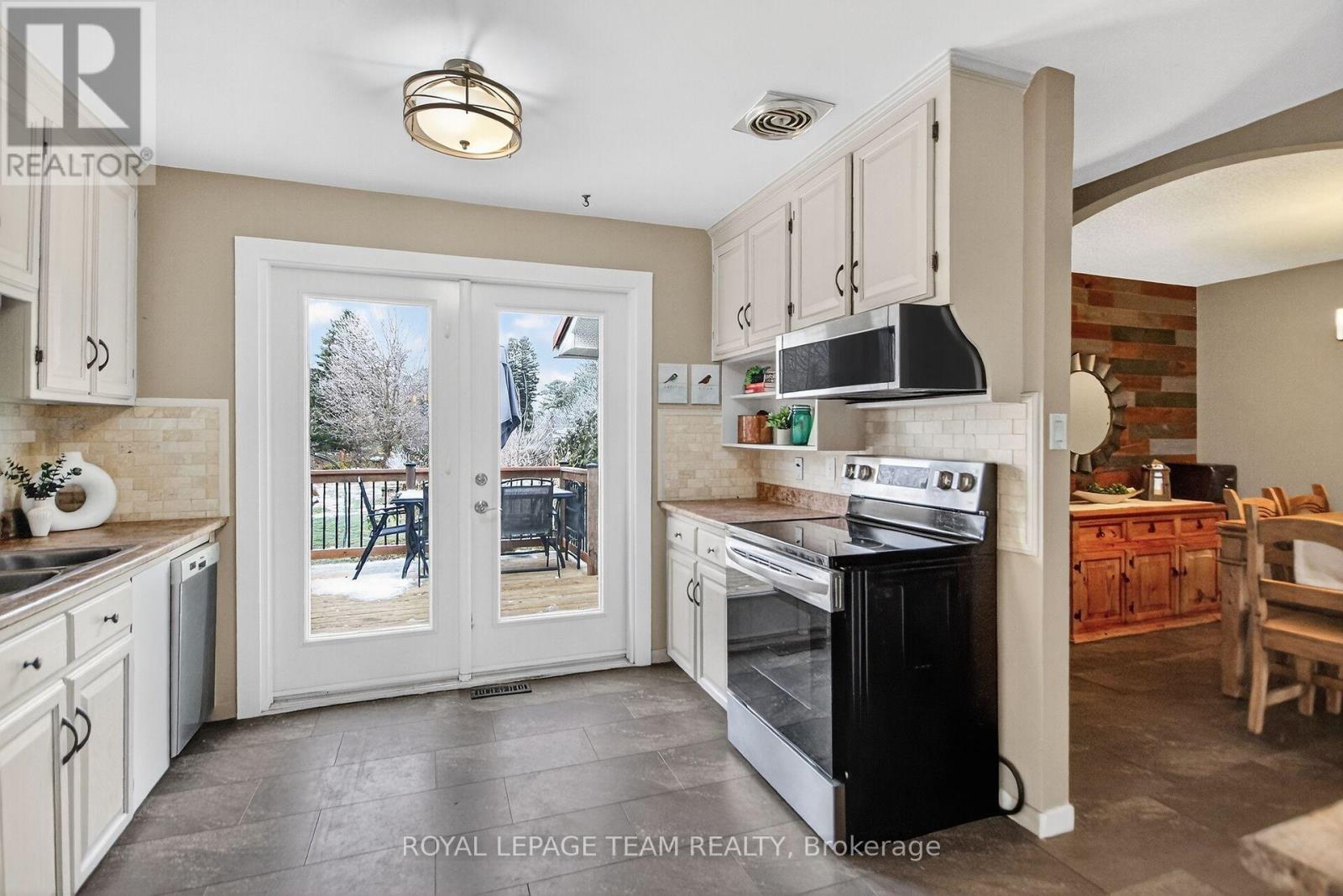 401 Clothier Street W, North Grenville, Ontario  K0G 1J0 - Photo 16 - X12569408