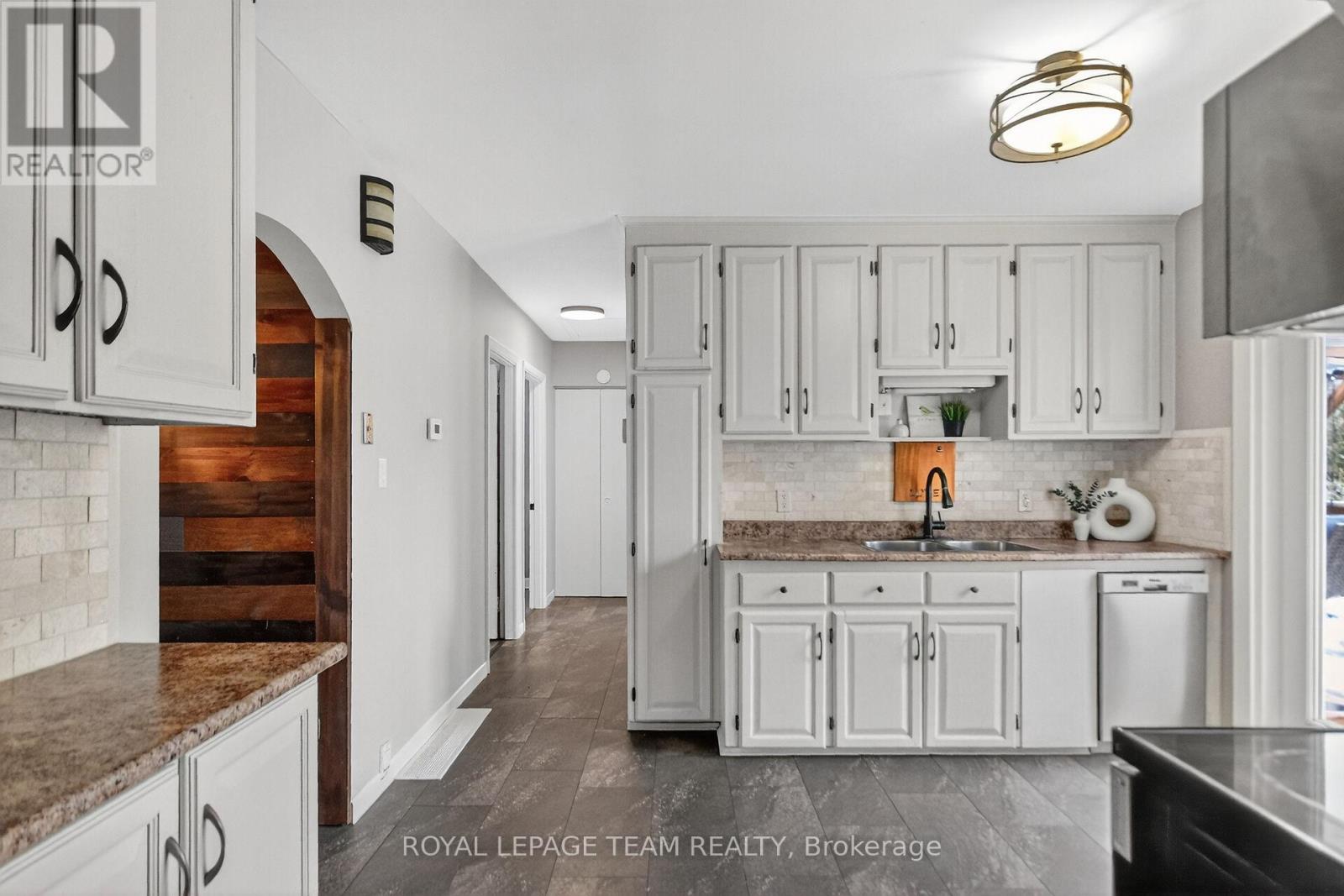 401 Clothier Street W, North Grenville, Ontario  K0G 1J0 - Photo 17 - X12569408