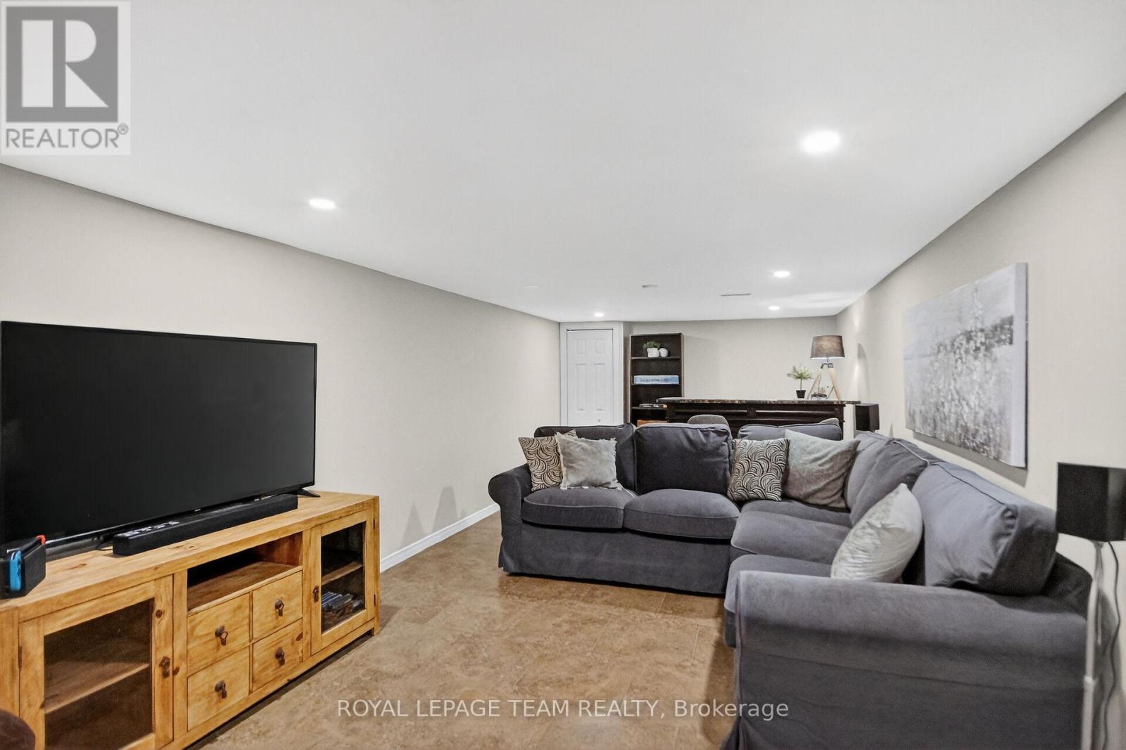 401 Clothier Street W, North Grenville, Ontario  K0G 1J0 - Photo 25 - X12569408