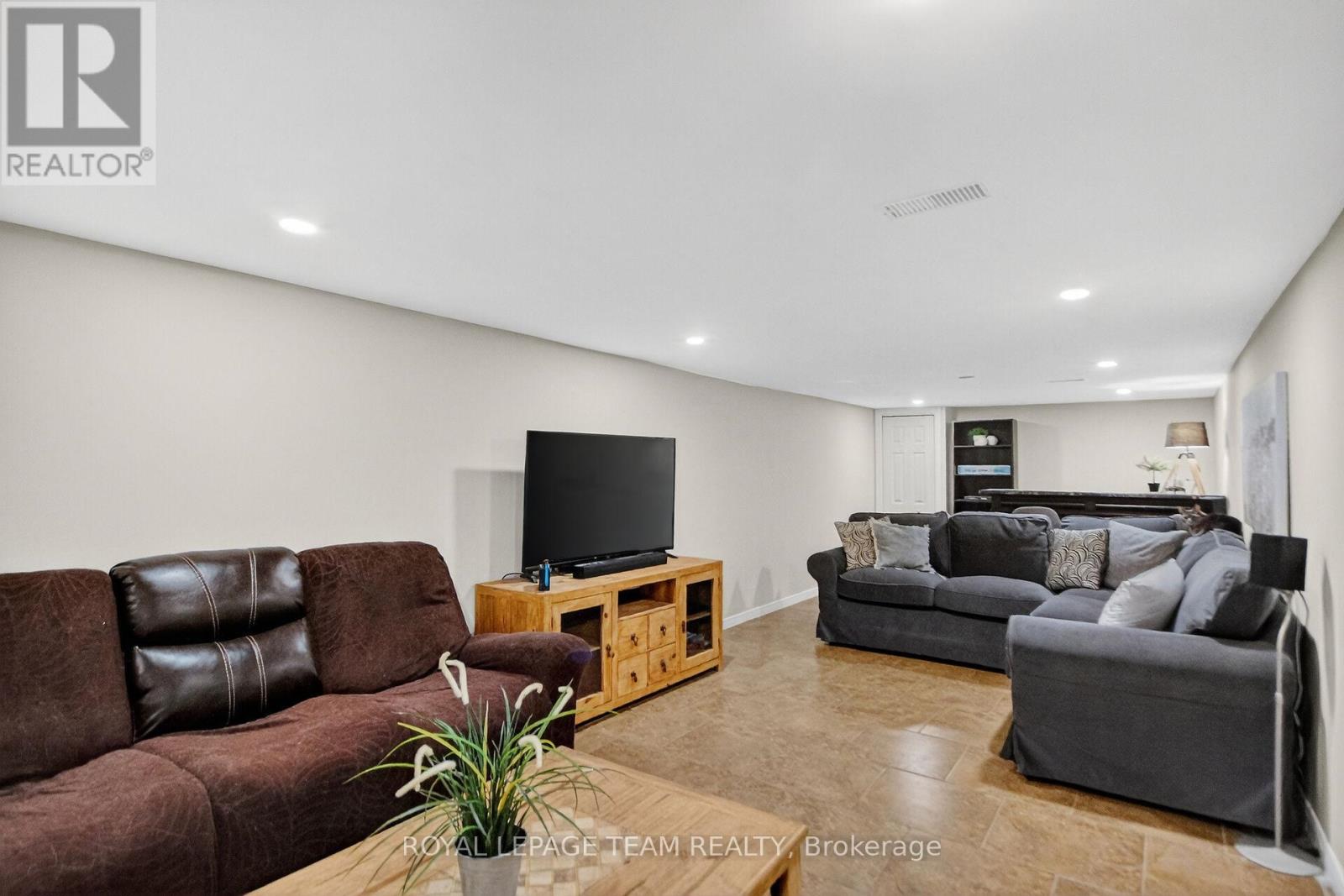 401 Clothier Street W, North Grenville, Ontario  K0G 1J0 - Photo 26 - X12569408