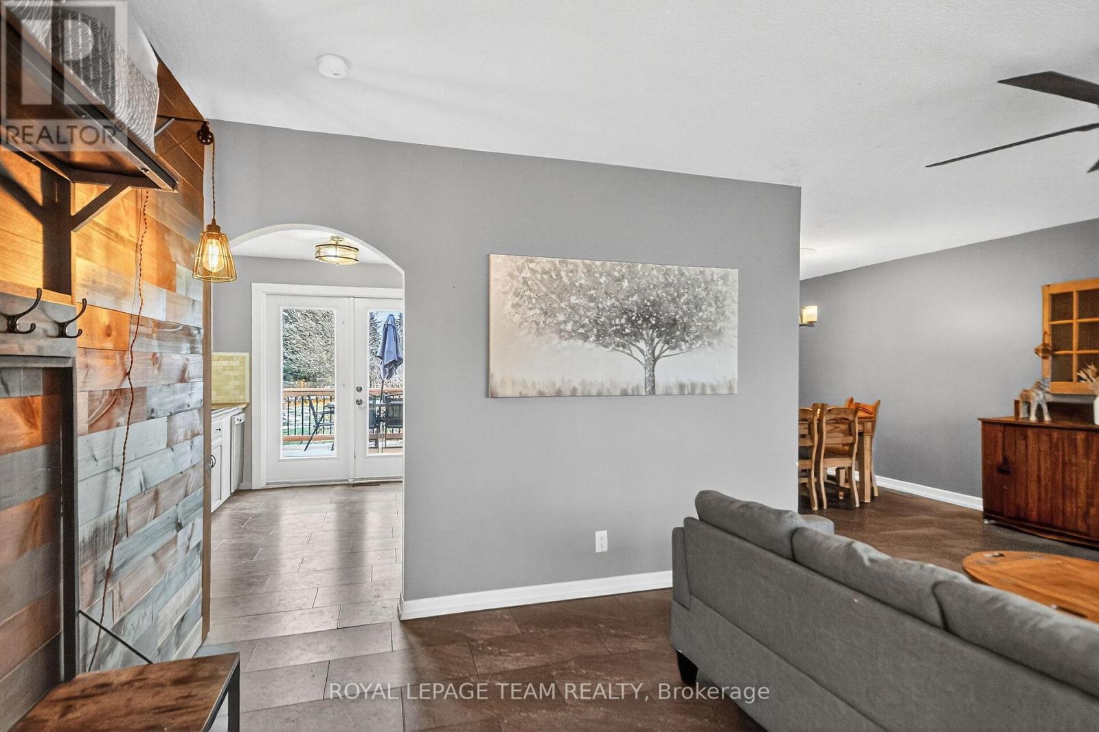 401 Clothier Street W, North Grenville, Ontario  K0G 1J0 - Photo 4 - X12569408