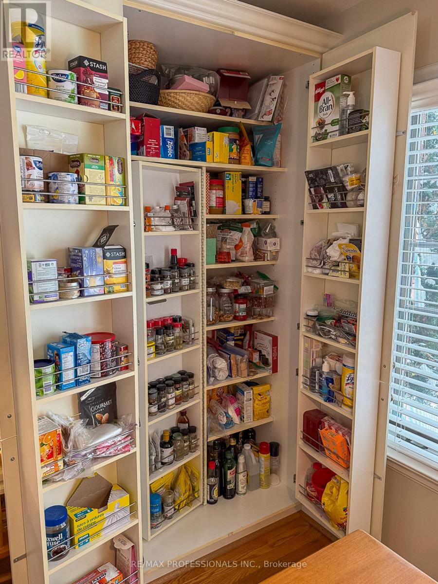 44 Robin Hood Road, Toronto, Ontario  M9A 2W8 - Photo 15 - W12542488