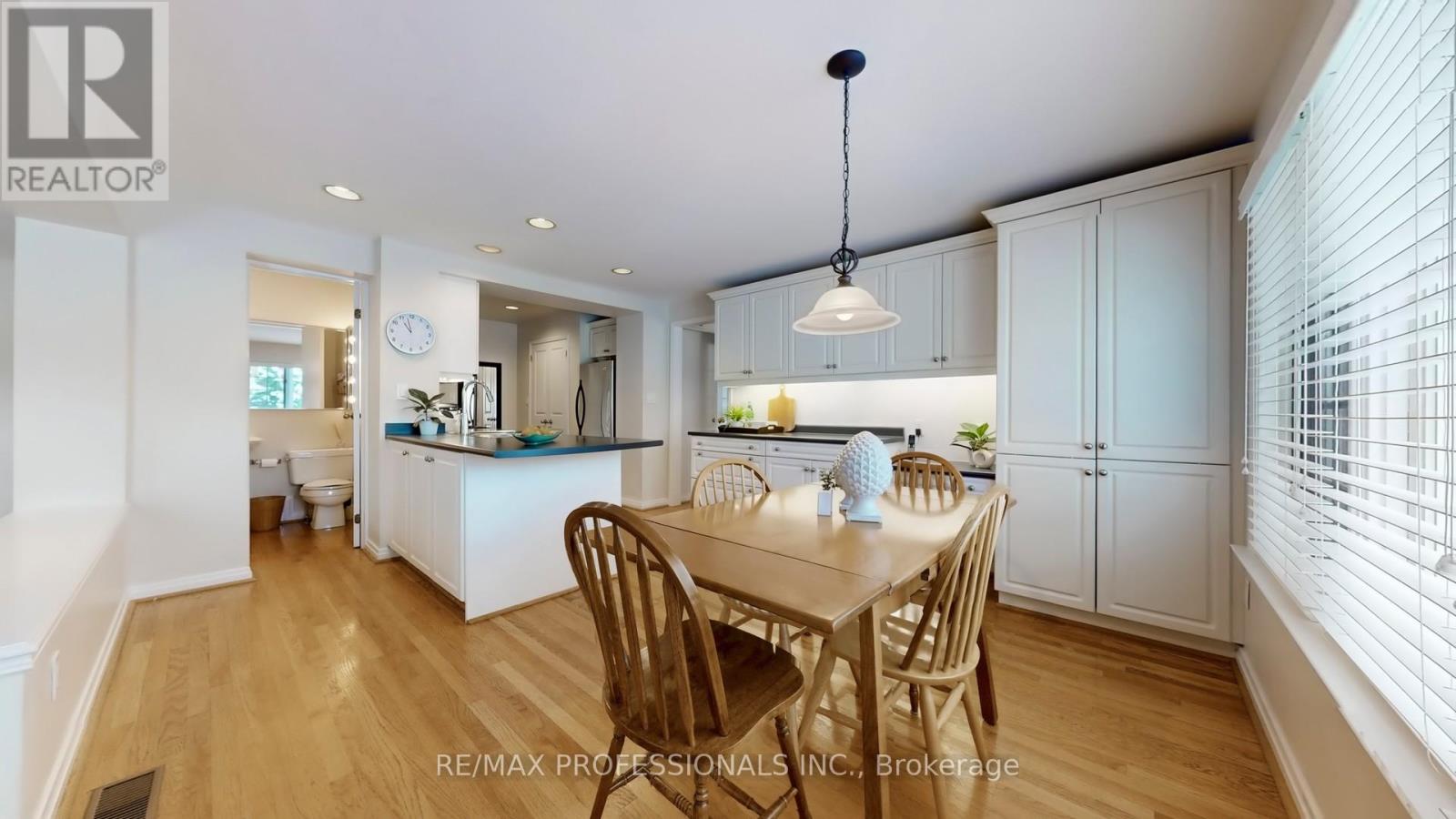 44 Robin Hood Road, Toronto, Ontario  M9A 2W8 - Photo 13 - W12542488