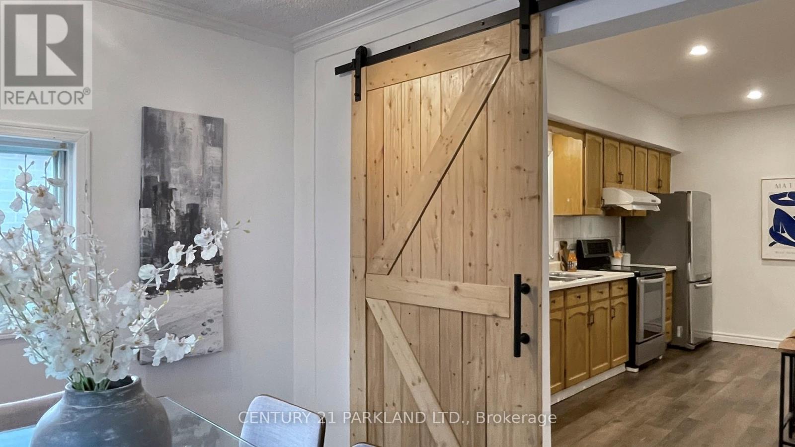 737 Manning Avenue, Toronto, Ontario  M6G 2W5 - Photo 16 - C12569434