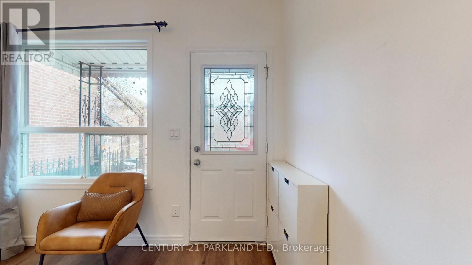 737 Manning Avenue, Toronto, Ontario  M6G 2W5 - Photo 3 - C12569434