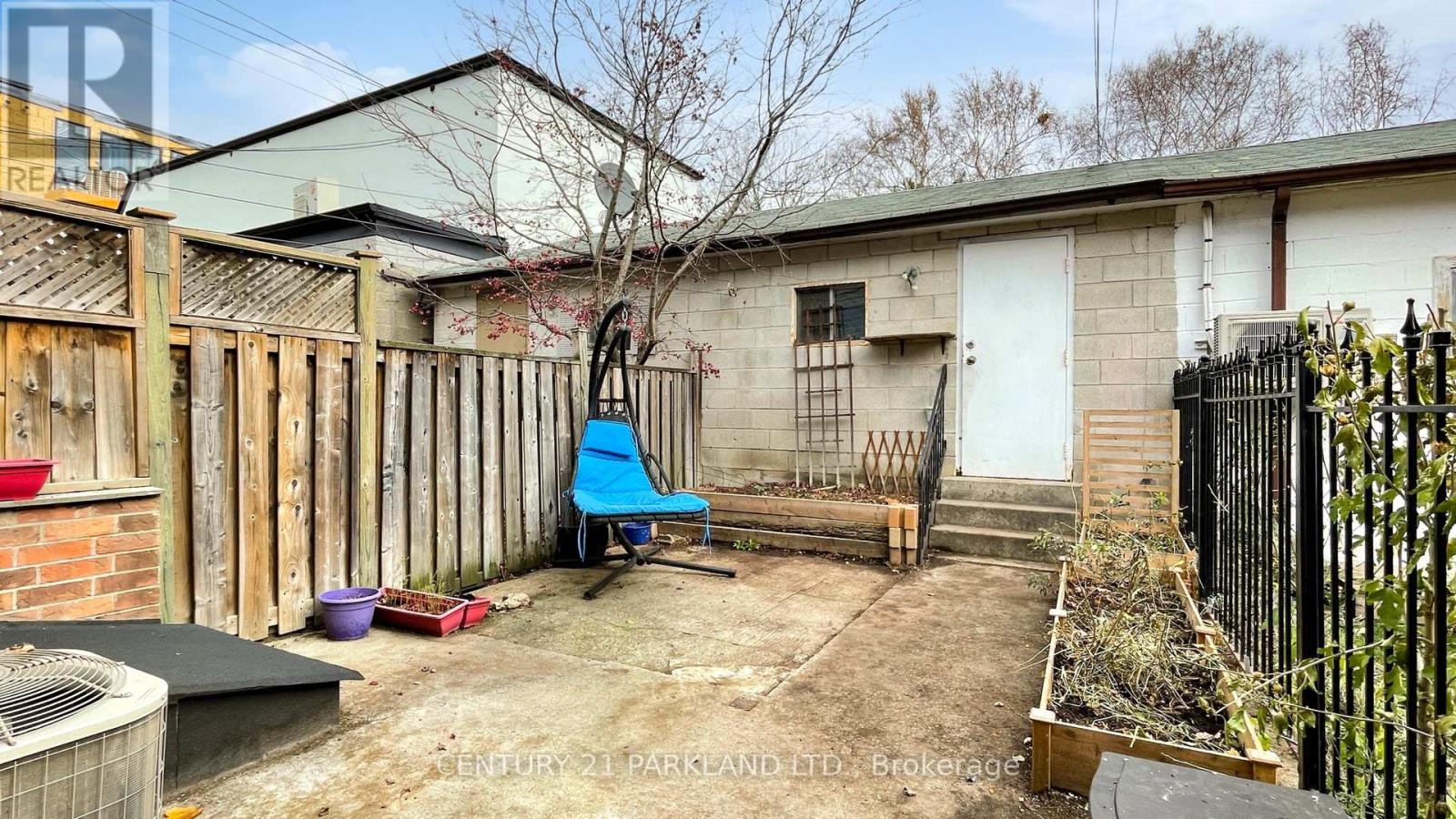 737 Manning Avenue, Toronto, Ontario  M6G 2W5 - Photo 35 - C12569434