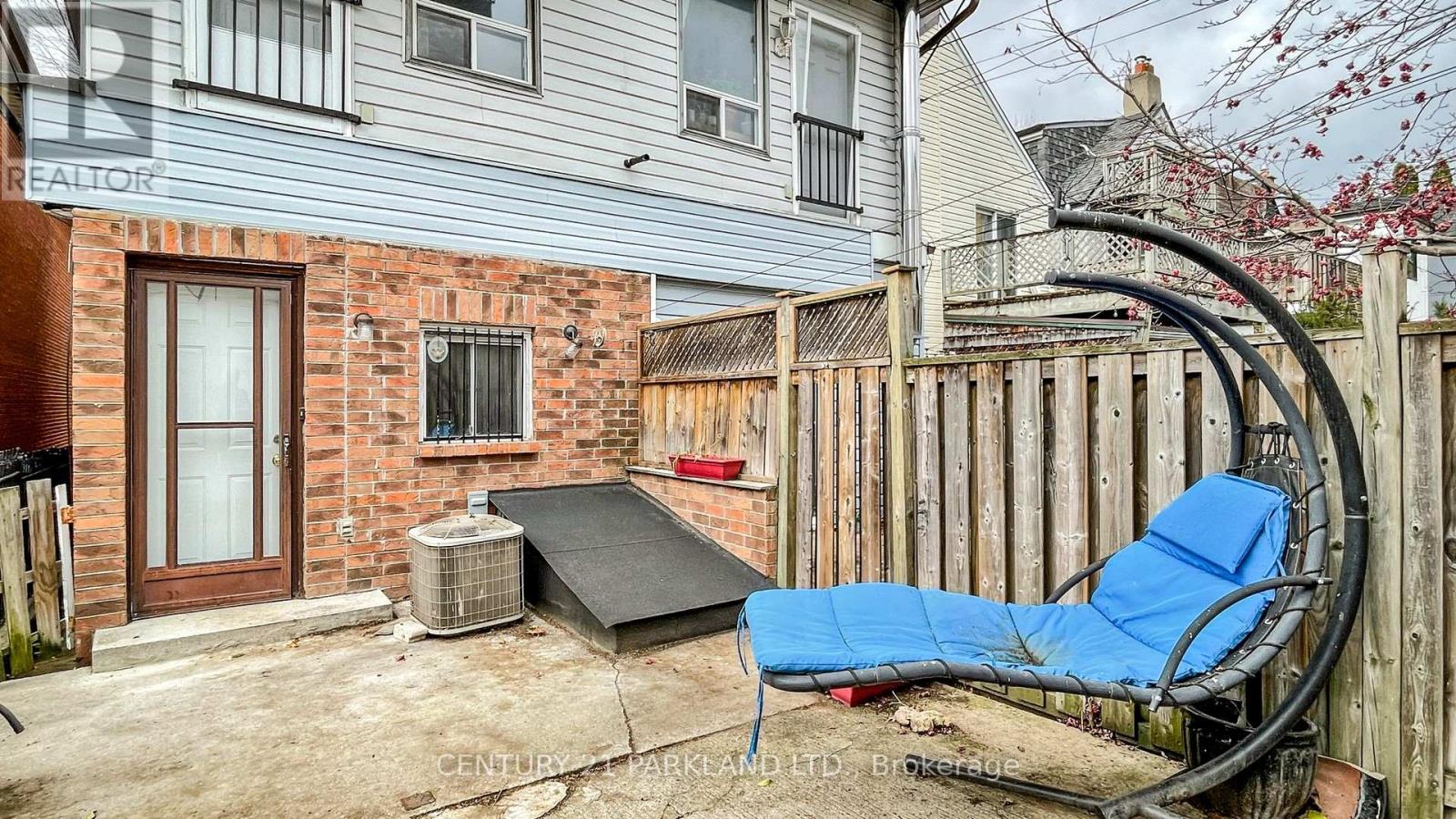 737 Manning Avenue, Toronto, Ontario  M6G 2W5 - Photo 36 - C12569434
