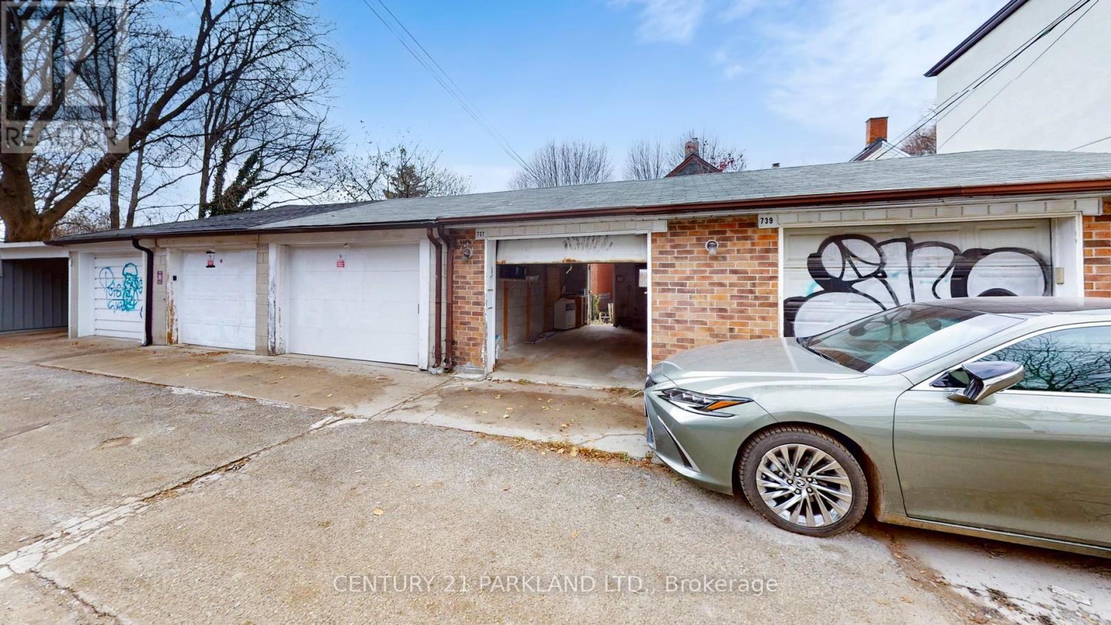 737 Manning Avenue, Toronto, Ontario  M6G 2W5 - Photo 38 - C12569434