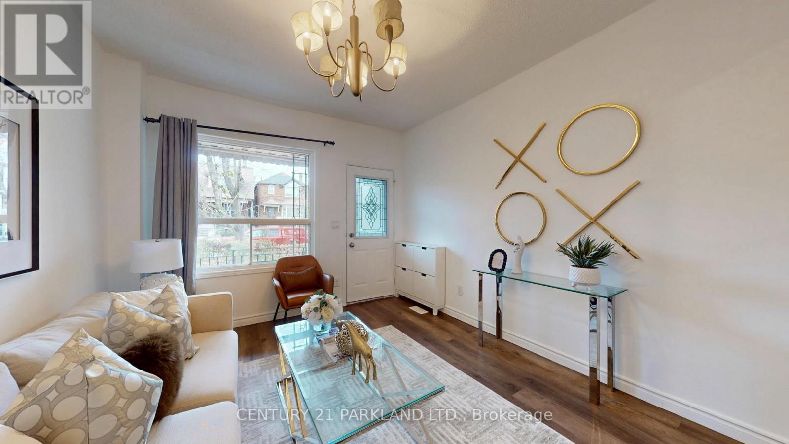 737 Manning Avenue, Toronto, Ontario  M6G 2W5 - Photo 5 - C12569434