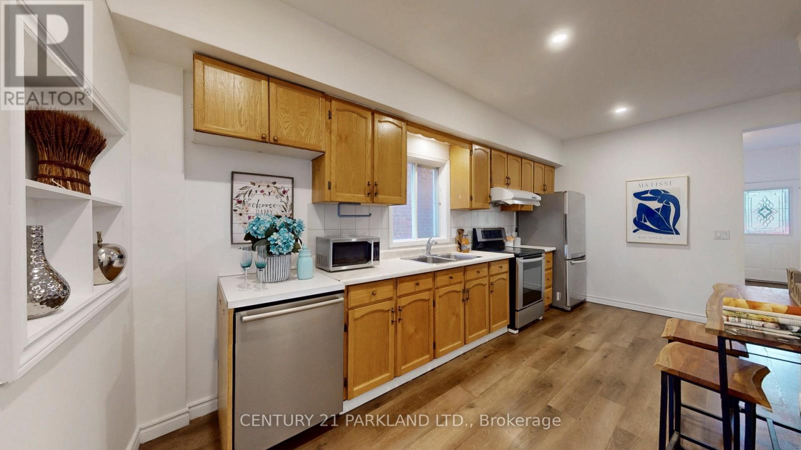 737 Manning Avenue, Toronto, Ontario  M6G 2W5 - Photo 8 - C12569434