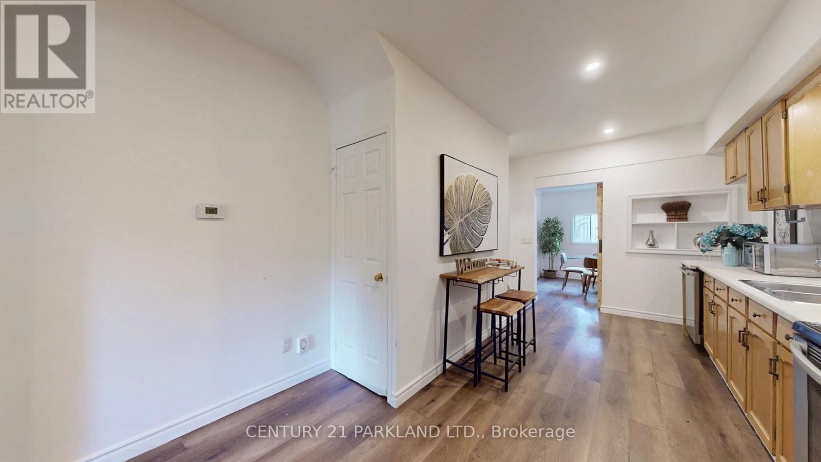 737 Manning Avenue, Toronto, Ontario  M6G 2W5 - Photo 9 - C12569434