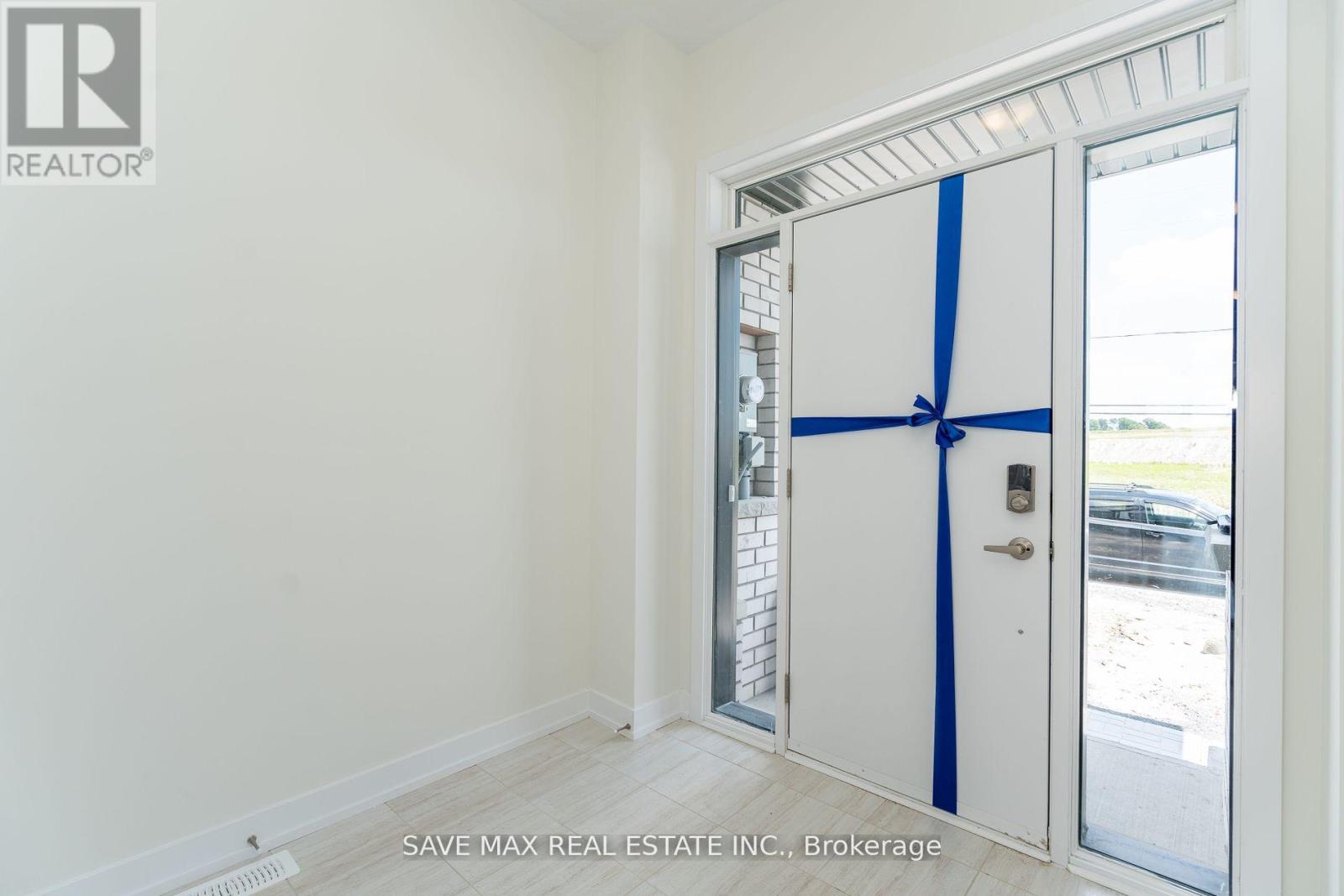 1082 Thompson Drive, Oshawa, Ontario  L1L 0V5 - Photo 3 - E12569398