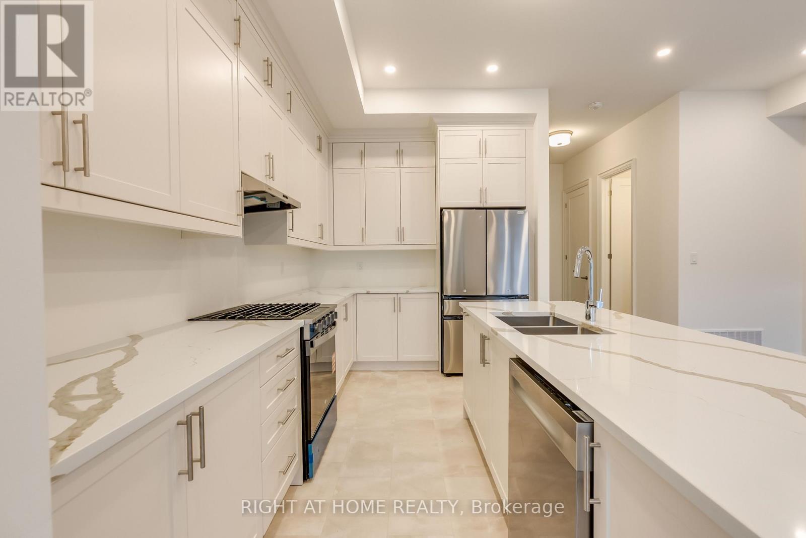 3319 Taha Gardens, Oakville, Ontario  L6M 5R9 - Photo 11 - W12569438