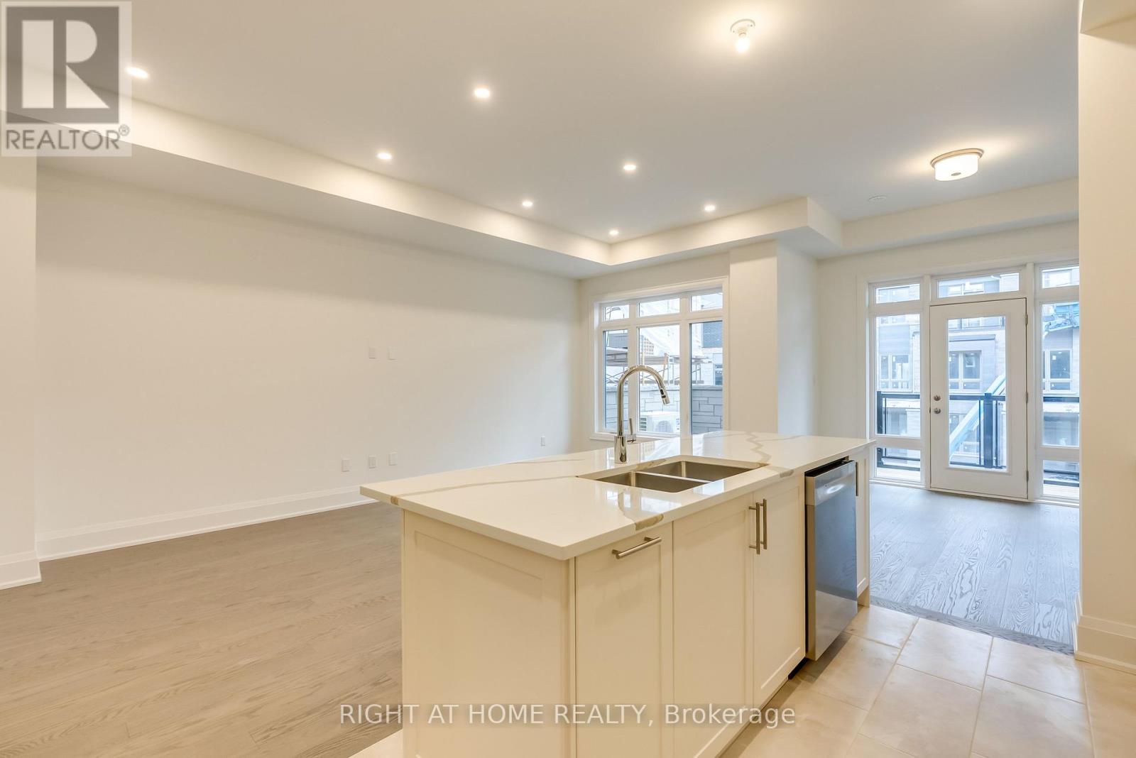 3319 Taha Gardens, Oakville, Ontario  L6M 5R9 - Photo 13 - W12569438