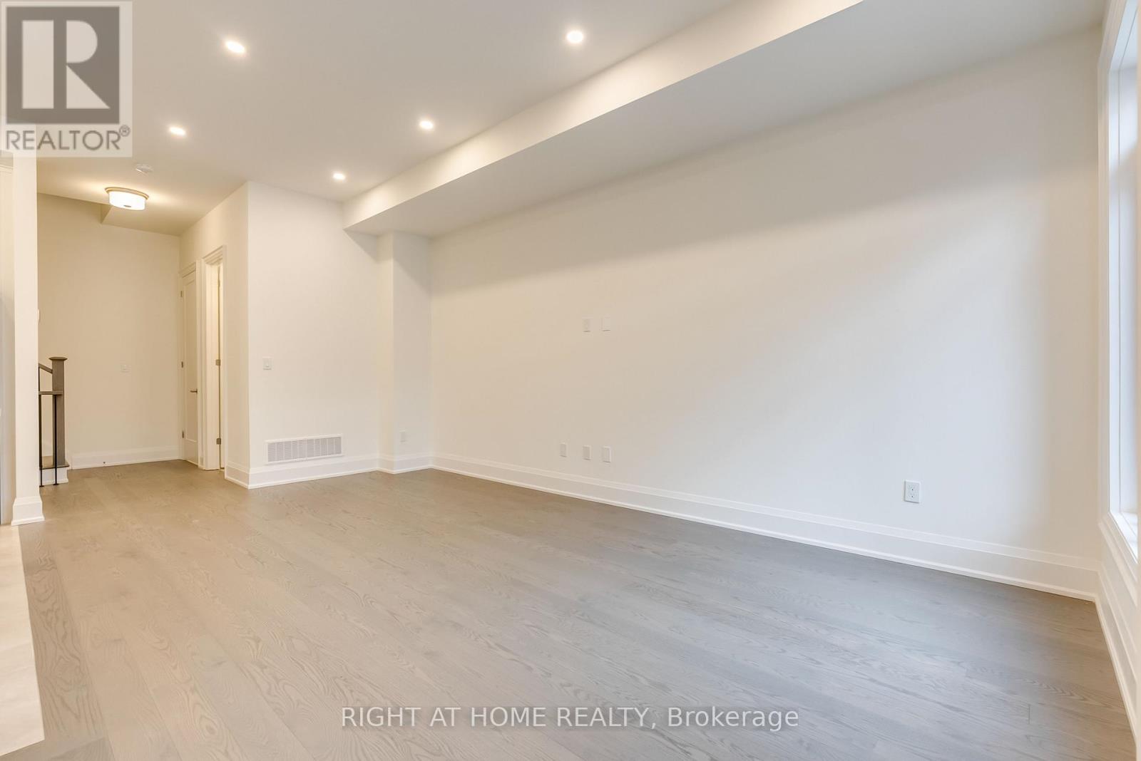 3319 Taha Gardens, Oakville, Ontario  L6M 5R9 - Photo 17 - W12569438