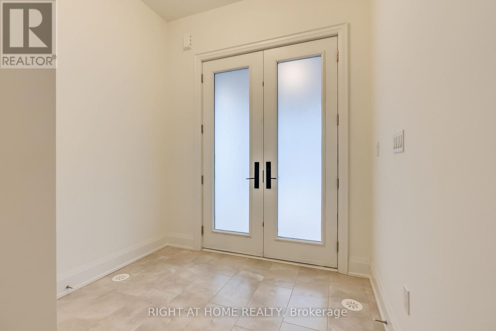 3319 Taha Gardens, Oakville, Ontario  L6M 5R9 - Photo 3 - W12569438