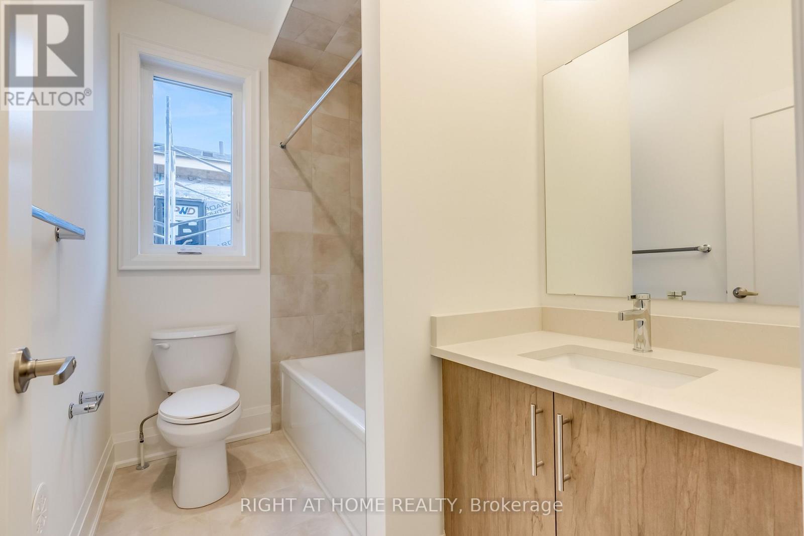 3319 Taha Gardens, Oakville, Ontario  L6M 5R9 - Photo 31 - W12569438