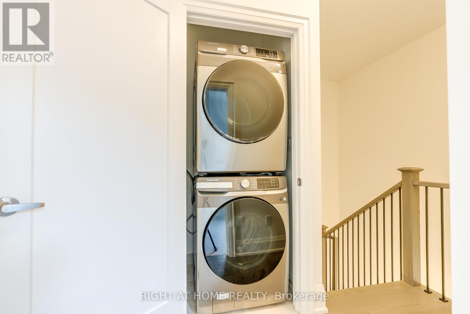 3319 Taha Gardens, Oakville, Ontario  L6M 5R9 - Photo 32 - W12569438