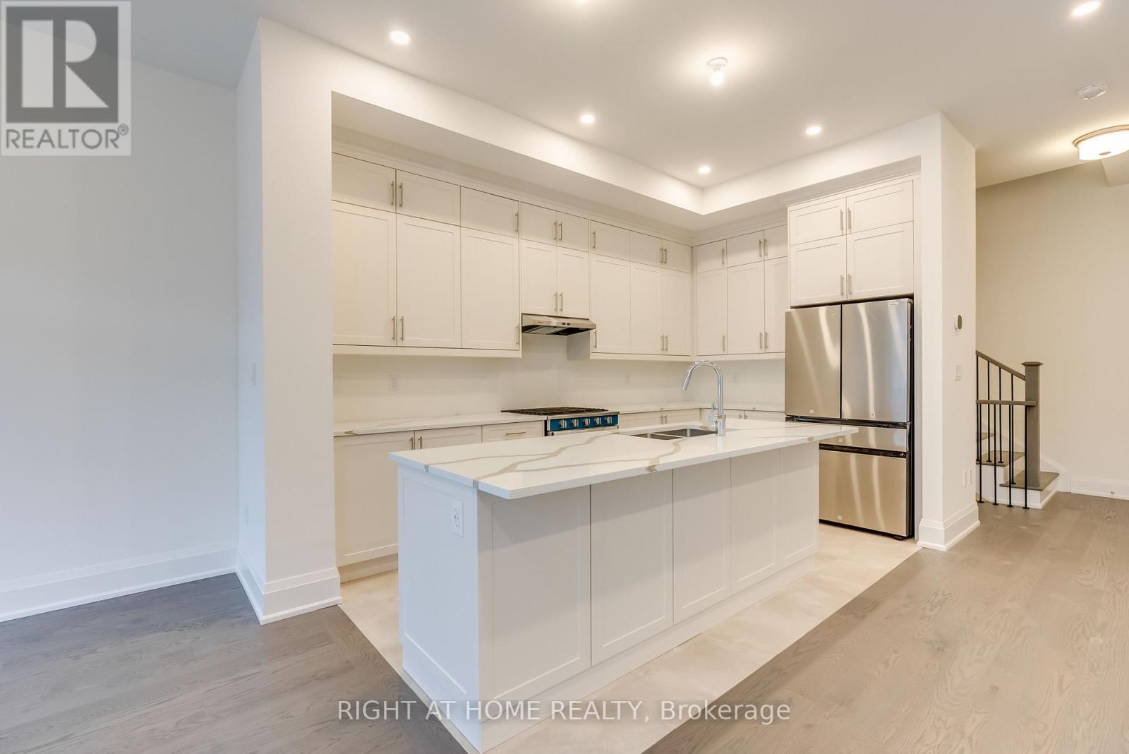 3319 Taha Gardens, Oakville, Ontario  L6M 5R9 - Photo 9 - W12569438