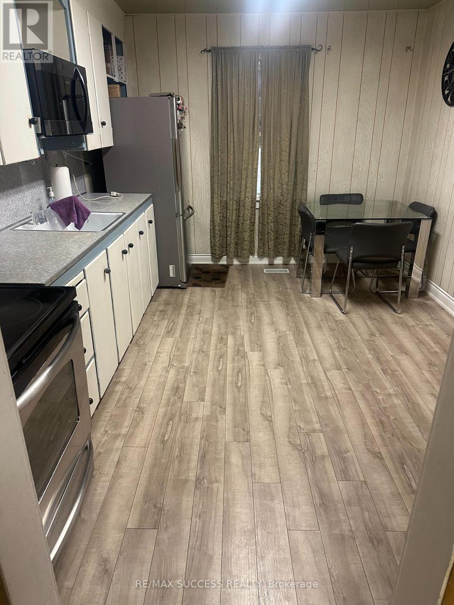 153 Barnesdale Avenue N, Hamilton, Ontario  L8L 6T1 - Photo 4 - X12569396